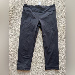 Ivivva black Capri pants size 12